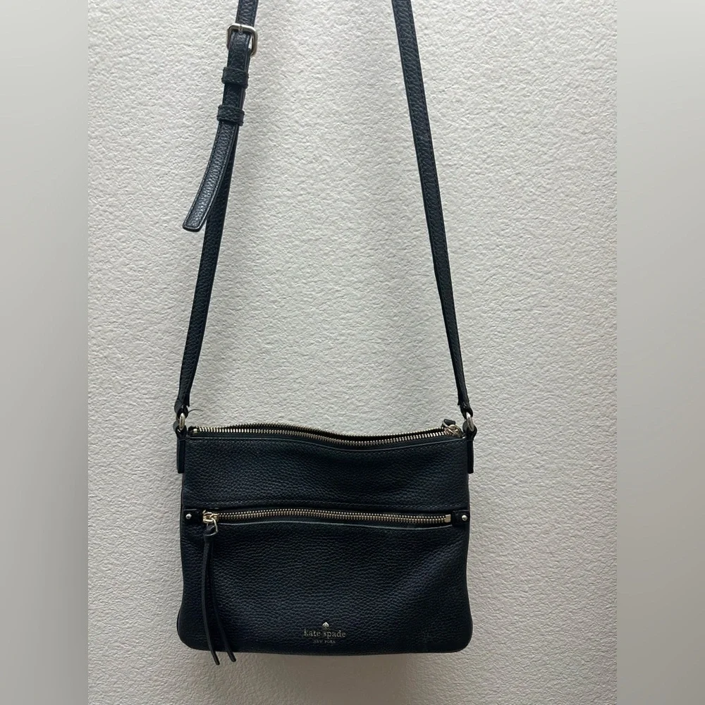 Kate Spade Black Crossbody Bag with Adjustable Strap and Sleek Design